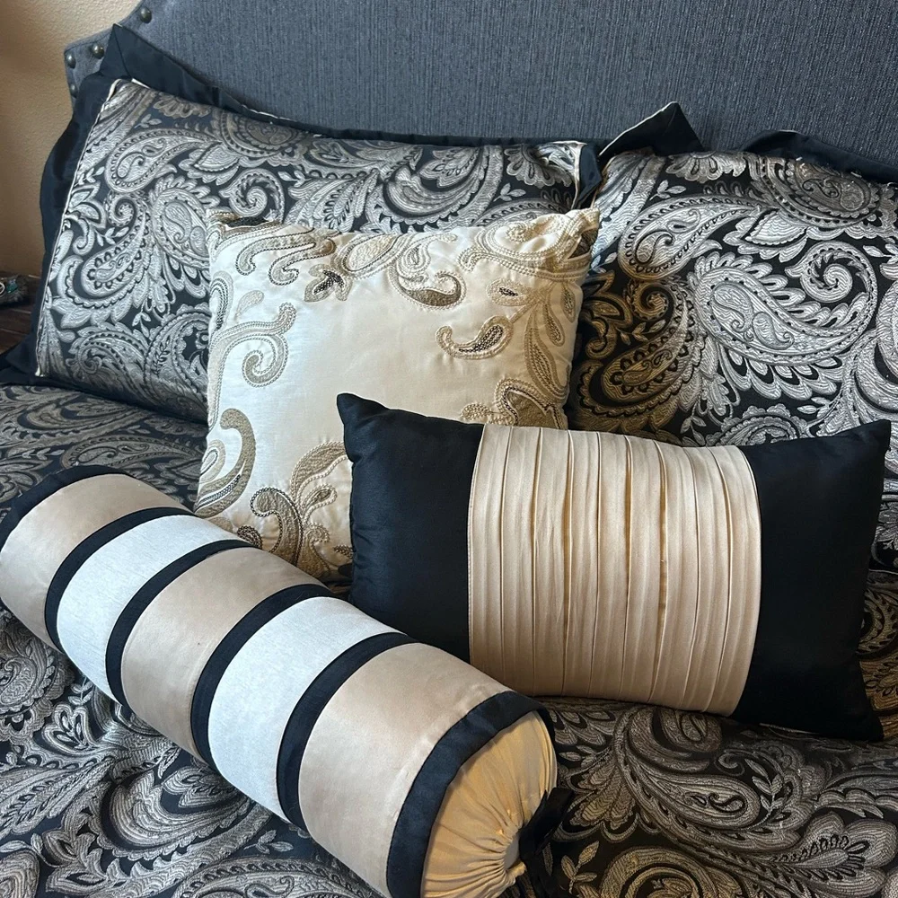 Madison Park Paisley Comforter Set in Black and Cream